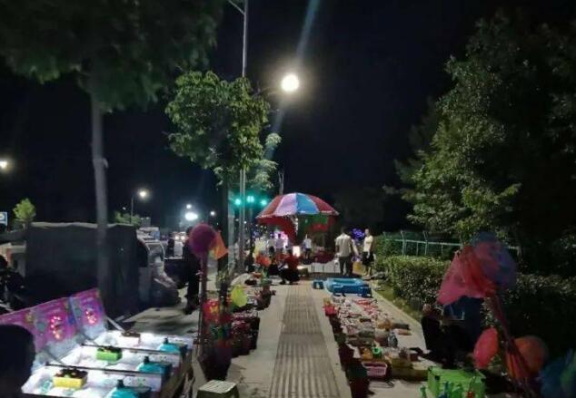 夜市摆摊卖什么火爆(夜市摆摊卖什么好卖又赚钱)